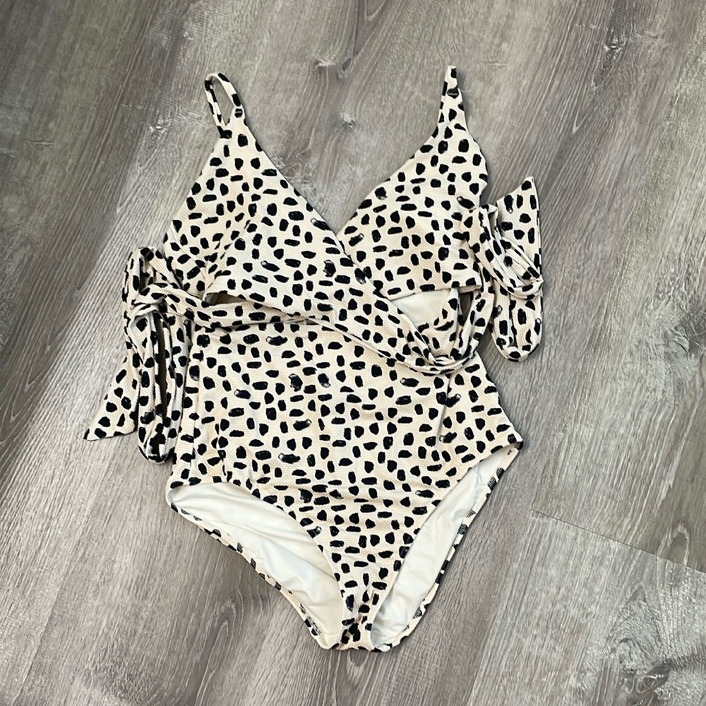 Aerie cross body suit- M